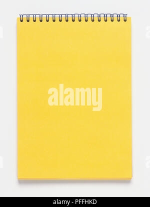 Yellow notepad, blank page Stockfoto