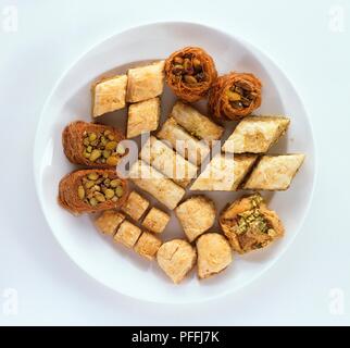 Baklava Süßigkeiten auf einer Platte Stockfoto