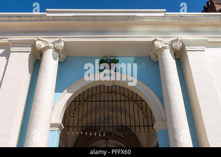 Bild von Kingston Upon Hull Großbritannien Stadt der Kultur 2017. Ehemalige Trinity House Schule jetzt eine Straße Kunst und Musik Ort namens des Zebedäus Hof. Stockfoto