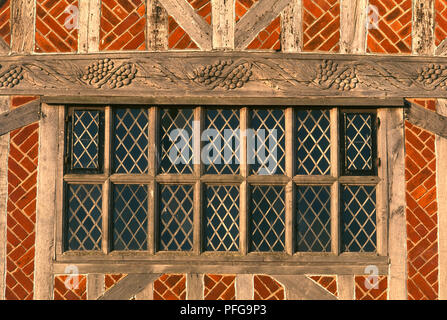 Grossbritannien, England, Suffolk, Aldeburgh, 16. Jahrhundert Moot Hall, Detail der Fassade, Fenster und Holz Rahmen, close-up Stockfoto