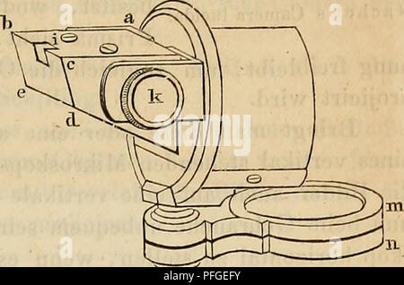 Diese Arbeit beschäftigt sich mit Theorie, Verwendung und Geschichte des Mikroskops sowie seinen aktuellen Anwendungen. Es geht um Fortschritte in der Konstruktion optischer Instrumente und deren Auswirkungen auf die wissenschaftliche Forschung, insbesondere mit Bezug auf Werkzeuge wie Wollastons Camera Lucida und Sömmering's Spiegel. Stockfoto