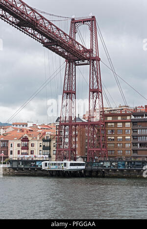 Die hängebrücke von bizkaia (Puente de Vizcaya) zwischen Getxo und portugalete über die Ria de Bilbao. Stockfoto