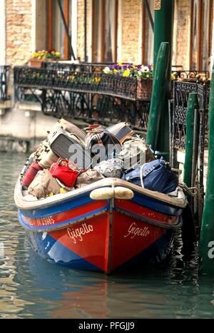 Italien, Venedig, Gepäck Koffer Yacht Transport Besucher', Nahaufnahme, Ansicht von vorne Stockfoto
