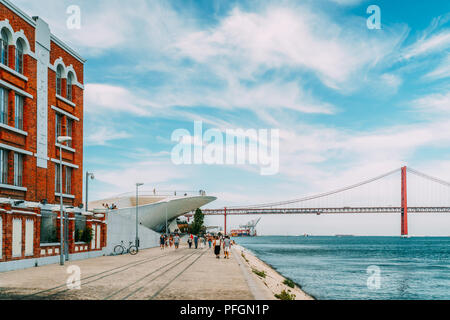 Lissabon, Portugal - 23. AUGUST 2017: Das neue Museum für Kunst, Architektur und Technologie (Museu de Arte, Arquitetura e Tecnologia) oder Maat ist eine Wissenschaft Stockfoto