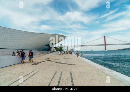 Lissabon, Portugal - 23. AUGUST 2017: Das neue Museum für Kunst, Architektur und Technologie (Museu de Arte, Arquitetura e Tecnologia) oder Maat ist eine Wissenschaft Stockfoto