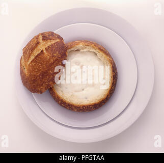 Clam Chowder in Sauerteigbrot, ein typisches Gericht aus San Francisco, Ansicht von oben Stockfoto