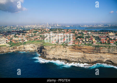 Australien, New South Wales, Sydney, Luftaufnahme von Sydney, aus dem Munde des Port Jackson in Richtung Stadt. Stockfoto