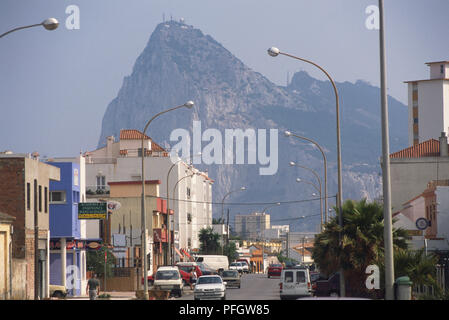 Spanien, Gibraltar, La Linea de la Concepcion, spanische Stadt im Schatten der Felsen von Gibraltar. Stockfoto