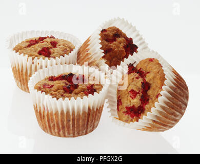 Vier cranberry Muffins in Papier Fällen Stockfoto