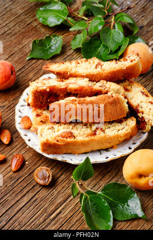 Italienische biscotti Kekse mit Mandeln und getrockneten Früchten Stockfoto