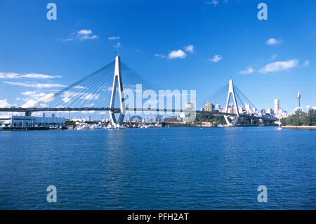 Australien, Sydney, Anzac Bridge, Schrägseilbrücke überspannt Johnstons Bay Stockfoto