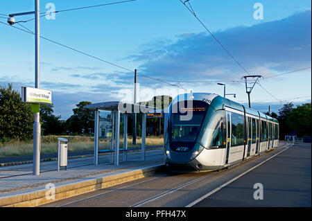 Nottingham Express Straßenbahn, Wilford Dorf, Nottinghamshire, England Großbritannien Stockfoto