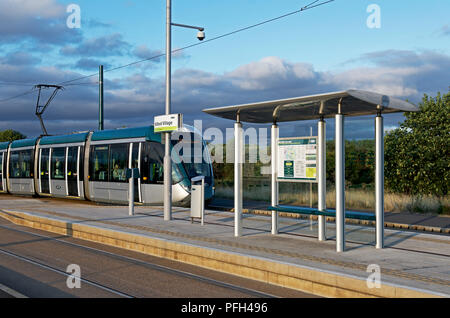 Nottingham Express Straßenbahn, Wilford Dorf, Nottinghamshire, England Großbritannien Stockfoto