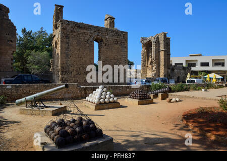 Die Ruinen der St. Franziskus Kirche in der Altstadt von Famagusta (Gazimagusa) in der Türkischen Republik Nordzypern Stockfoto