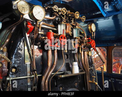 In der Kabine des London und North Eastern Railway Dampflokomotive Stockente 4468 Stockfoto
