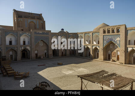 Innenhof von Mohammed Rakhim Khan Medressa, Chiwa, Usbekistan Stockfoto