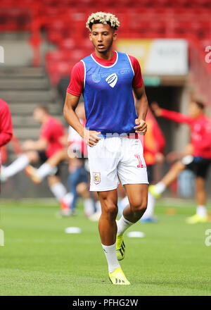 Bristol City Lloyd Kelly erwärmt sich während der Sky Bet Championship match bei Ashton Gate, Bristol. Stockfoto