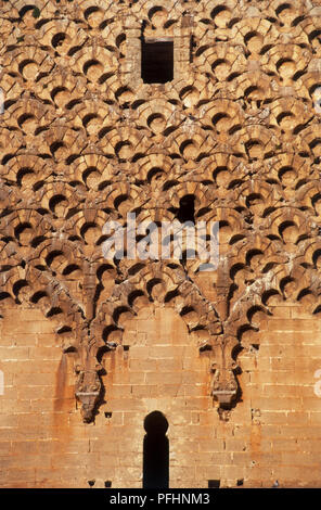 Marokko, Marrakesch, Koutoubia Moschee, geschnitzten Stein Muster auf Minarett, close-up Stockfoto