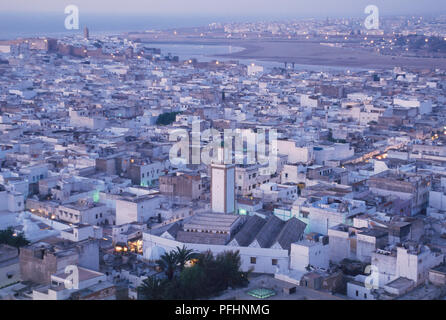 Marokko, Rabat, Panoramablick auf sliman Moschee und Medina, Erhöhte Ansicht. Stockfoto