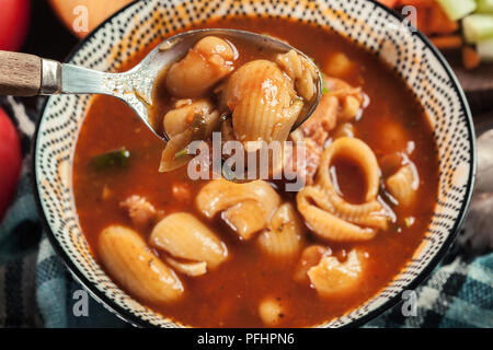 Pasta e Fagioli - Nudeln und Bohnen Suppe. Italienische Gericht Stockfoto