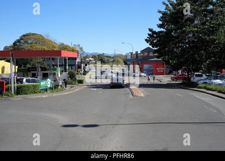 Verkehr auf der Straße in der australischen Stadt von Kempsey in New South Wales am 13. August 2018. Stockfoto