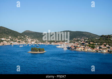 Stadt Vathy, die Hauptstadt der Griechischen Insel Ithaka Stockfoto