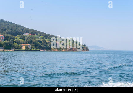 Blick auf die Prinzeninseln und das Marmarameer von der Fähre Stockfoto