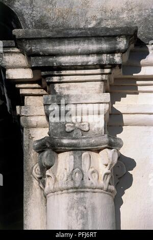 Costa Rica, Guanacaste, Liberia, Iglesia de la Agonia, Spalte Detail auf der Fassade der Kirche aus dem 19. Jahrhundert, close-up Stockfoto