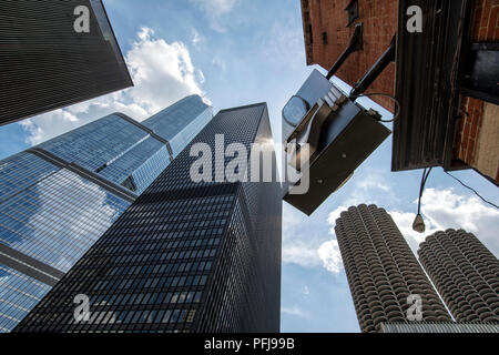 Downtown Chicago Wolkenkratzer, (von rechts) Marina Towers, The Langham, Trump Tower. Stockfoto