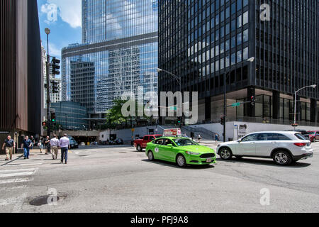 Downtown Chicago Wolkenkratzer, kinzie am North State Street, The Langham, Trump Tower. Stockfoto