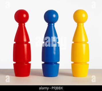 Drei Kunststoff Bowling Pins Stockfoto