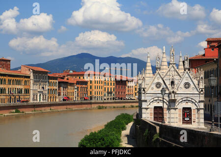 Pisa, Italien. Blick auf die Stadt im Fluss Arno Stockfoto