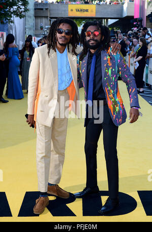 Sheldon Schäfer (links) und Everaldo Creary Teilnahme an der Yardie Premiere am BFI Southbank in London. Stockfoto