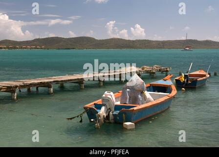 Puerto Rico, Boqueron, Boote an der Seite von einem Steg vertäut Stockfoto