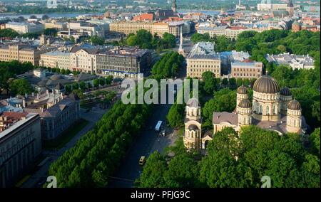 Lettland, Riga, Luftaufnahme der Stadt mit der Geburt Christi Dom auf der rechten Seite, von Reval Hotel Latvija Stockfoto