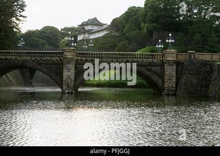 Japan, Tokio, Imperial Palace, Nijubashi Brücke mit Fushimi Turm Stockfoto