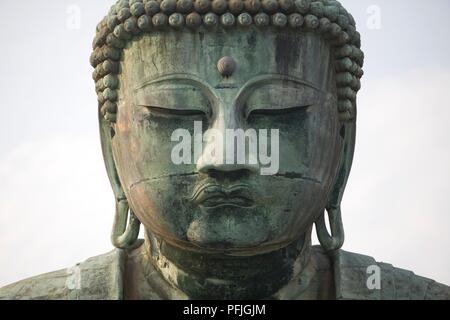 Japan, Tokio, Kamakura, Kotokuin Tempel, Leiter des Großen Buddha, Nahaufnahme, Ansicht von vorne Stockfoto