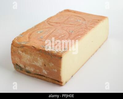 Block der Italienischen Taleggio Käse aus Kuhmilch Stockfoto