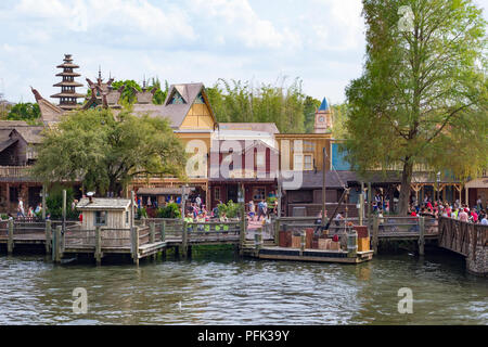 Frontierland gesehen von der Liberty Belle Rover Boot im Magic Kingdom, Walt Disney World, Orlando, Florida. Stockfoto