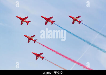 Royal Air Force Red Arrows aerobatic Display Team durchführen bei Blackpool Air Show Stockfoto
