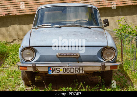 Alte Skoda 100 Stockfoto