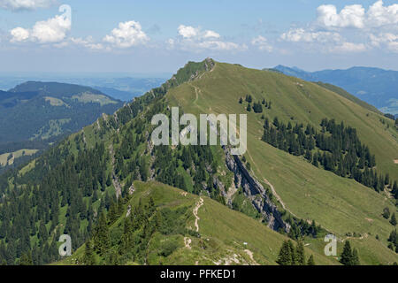 Blick über die Nagelfluhkette zwischen Hochgrat Gipfel zu Rindalphorn, in der Nähe von Steibis, Allgäu, Bayern, Deutschland Stockfoto