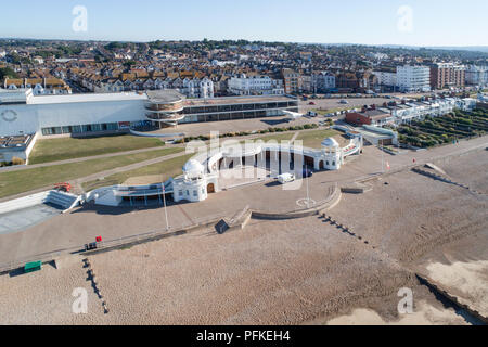 Luftaufnahme des De La Warr Pavilion in Bexhill-on-Sea an der Küste von East Sussex Stockfoto