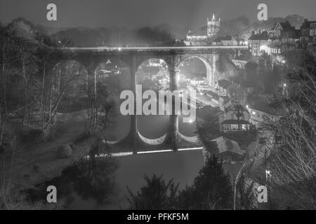 Misty Abend, Knaresborough, North Yorkshire Stockfoto