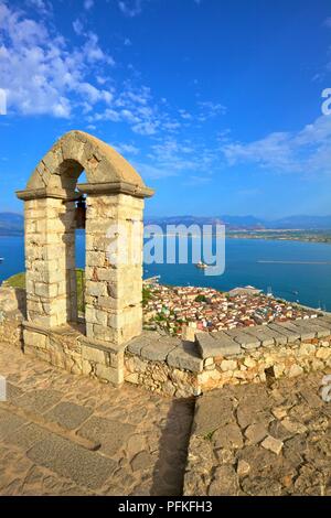 Der Glockenturm auf der Burg Palamidi, Nafplio, Argolis, Peloponnes, Griechenland, Südeuropa Stockfoto