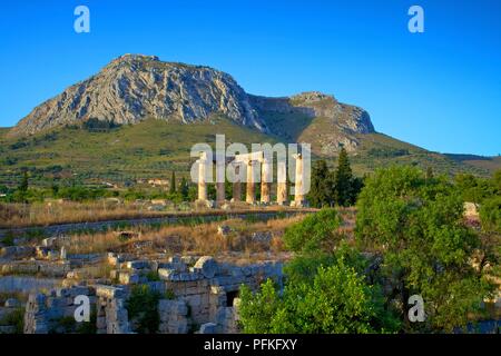 Tempel des Apollo, Korinth, Peloponnes, Griechenland, Südeuropa Stockfoto