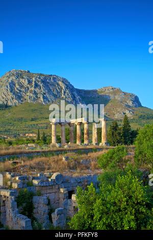 Tempel des Apollo, antike Korinth, Peloponnes, Griechenland, Südeuropa Stockfoto