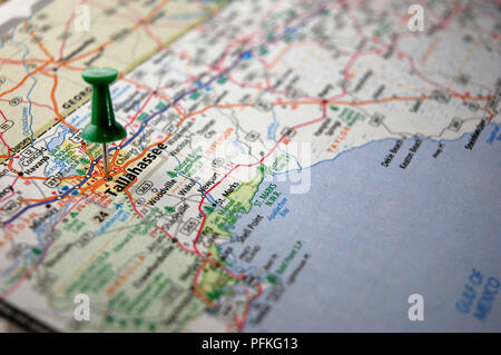 Eine Karte von Tallahassee, Florida, gekennzeichnet mit einem push Pin. Stockfoto