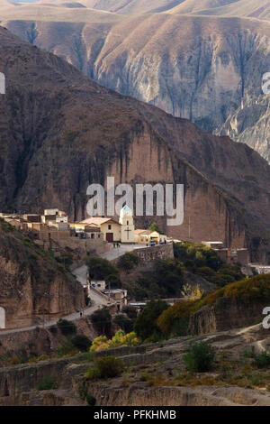 Argentinien, Provinz Jujuy, Iruya, Dorf auf dem Berg Stockfoto