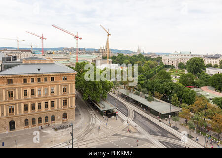 Eine historische North West Abschnitt der Wiener Ringstraße von oben einschließlich Palais Epstein, Parlament, Volksgarten und Burgtheater - von der m gesehen Stockfoto